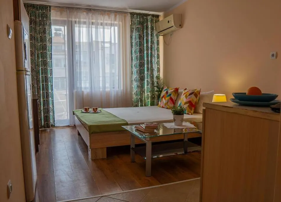 Flora Park Studio 0*, Burgas City